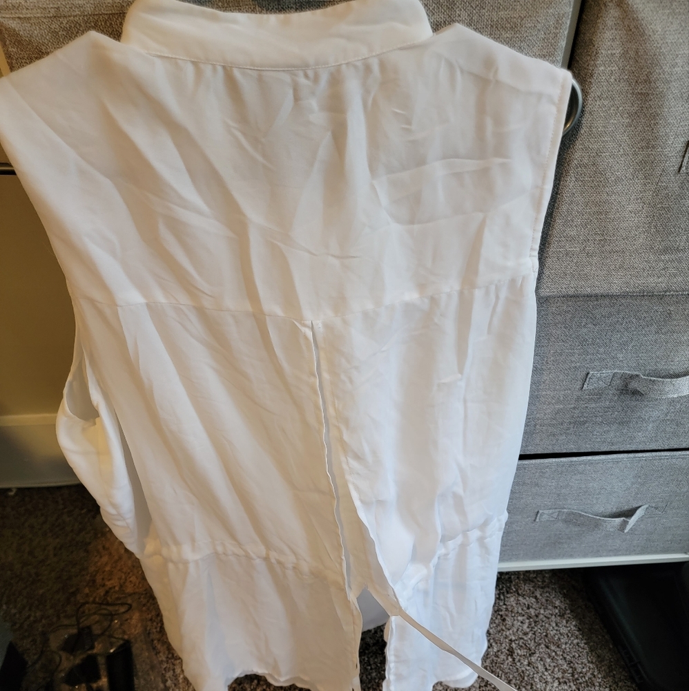 Women sleeveless shirt
